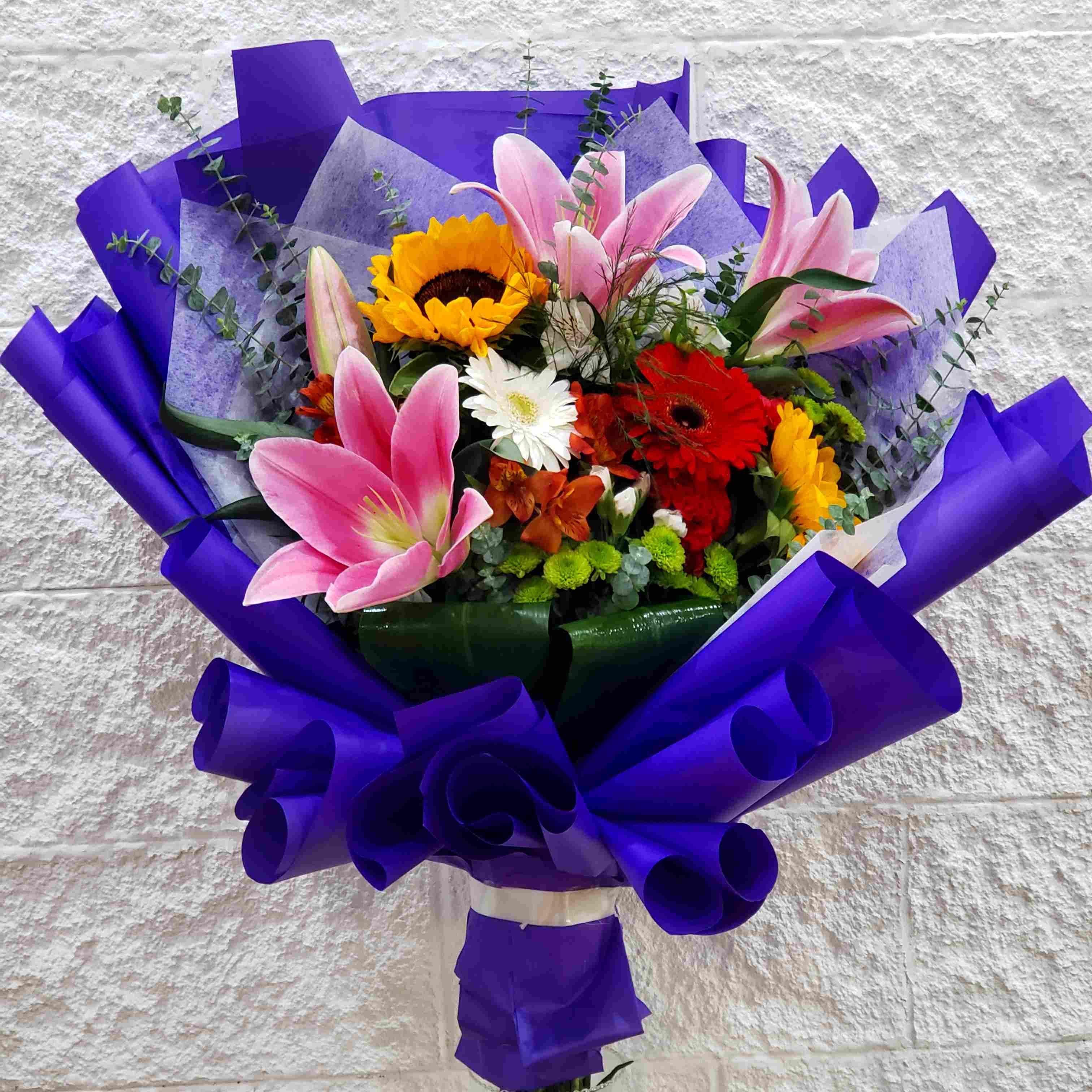 Envio y venta de flores ,rosas, plantas,arreglos florales ,regalos y desayunos a domicilio con delivery gratis en la Ciudad Autonoma de Buenos Aires y con costo de env�o en localidades del Gran Buenos Aires asi como delivery de flores y plantas a trav�s de florerias asociadas en todas las provincias de la Argentina, Buenos Aires, la Pampa, Tucuman, La Rioja, R�o Negro, Entre Rios, Corrientes, Misiones, Neuquen, Chubut, Tierra del Fuego, Santa Cruz, San Luis, Mendoza, Cordoba, Jujuy, Formosa, Santiago del Estero, Salta, Chaco, Catamarca ,San Juan, y ademas realizamos el delivery de flores ,coronas,palmas , plantas y regalos a todas las ciudades de Argentina, Mar del Plata, C�rdoba, Buenos Aires, con cargo en Santa Rosa, La Plata, Bella Vista, Neuquen, Pilar, Paran�, Posadas, Resistencia, Cipolleti y mas de 300 ciudades y localidades en todo el territorio de nuestro pa�s, asi como tambien tenemos la posibilidad de enviar flores a casi todo el mundo en cuestion de horas